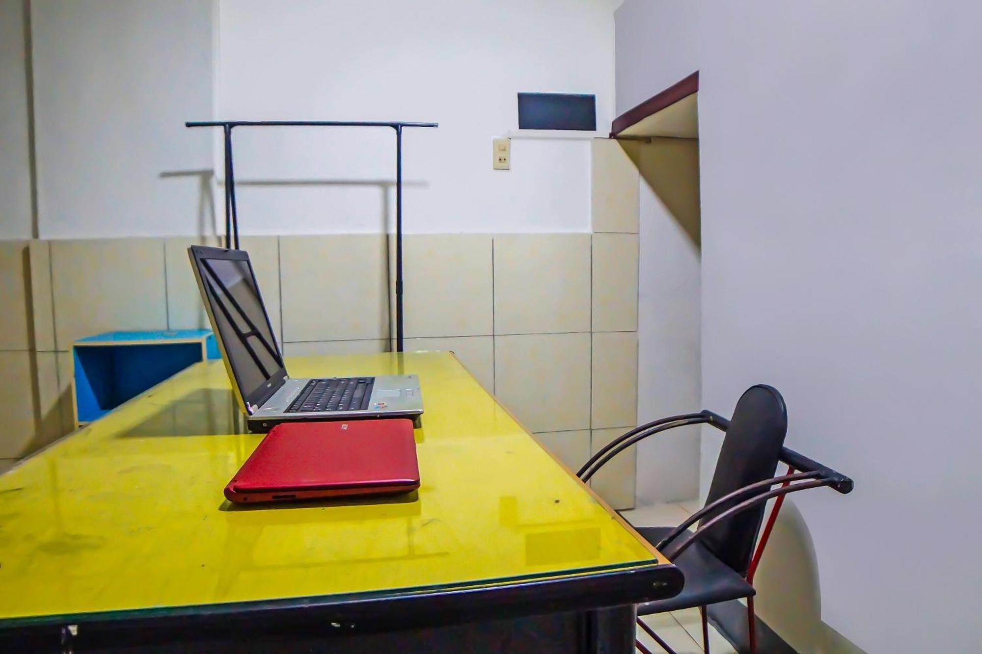 Oyo 92235 Guesthouse Rantang Medan Exterior foto