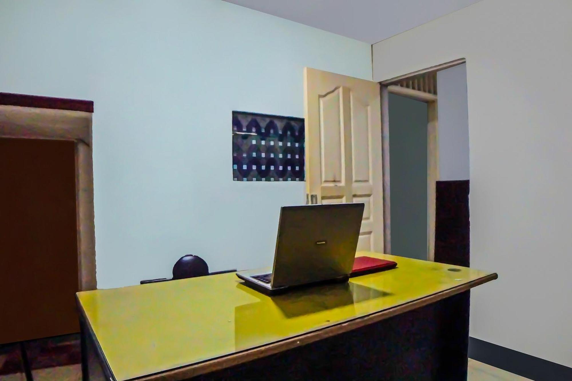 Oyo 92235 Guesthouse Rantang Medan Exterior foto