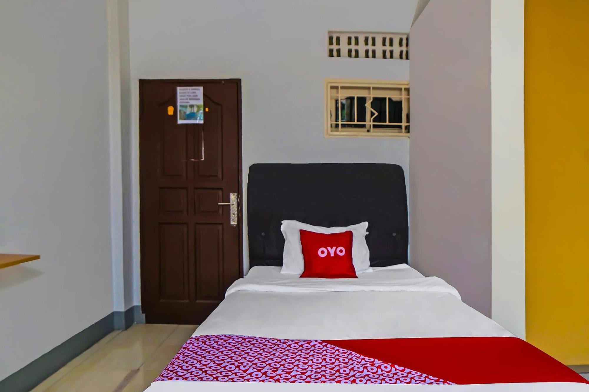 Oyo 92235 Guesthouse Rantang Medan Exterior foto
