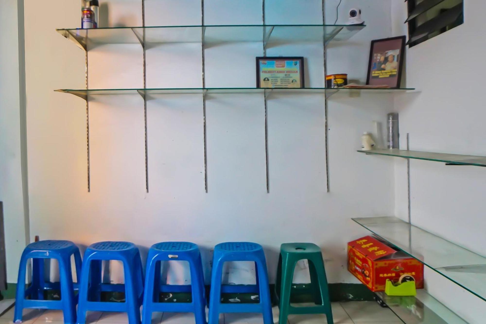 Oyo 92235 Guesthouse Rantang Medan Exterior foto