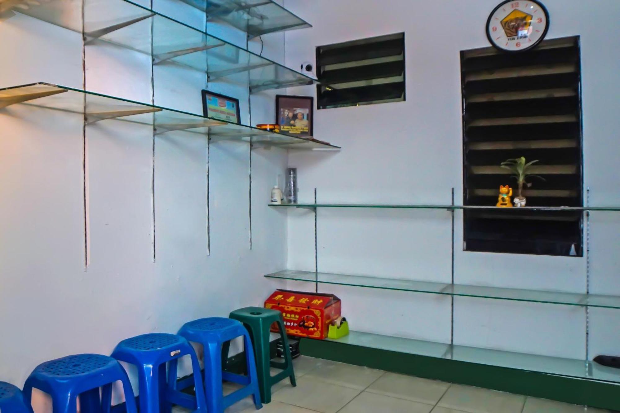 Oyo 92235 Guesthouse Rantang Medan Exterior foto